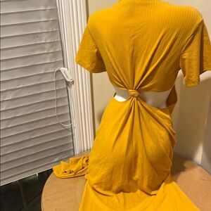 NWOT SHEIN Yellow Ribbed T-Shirt Cutout Dress with side slits size medium